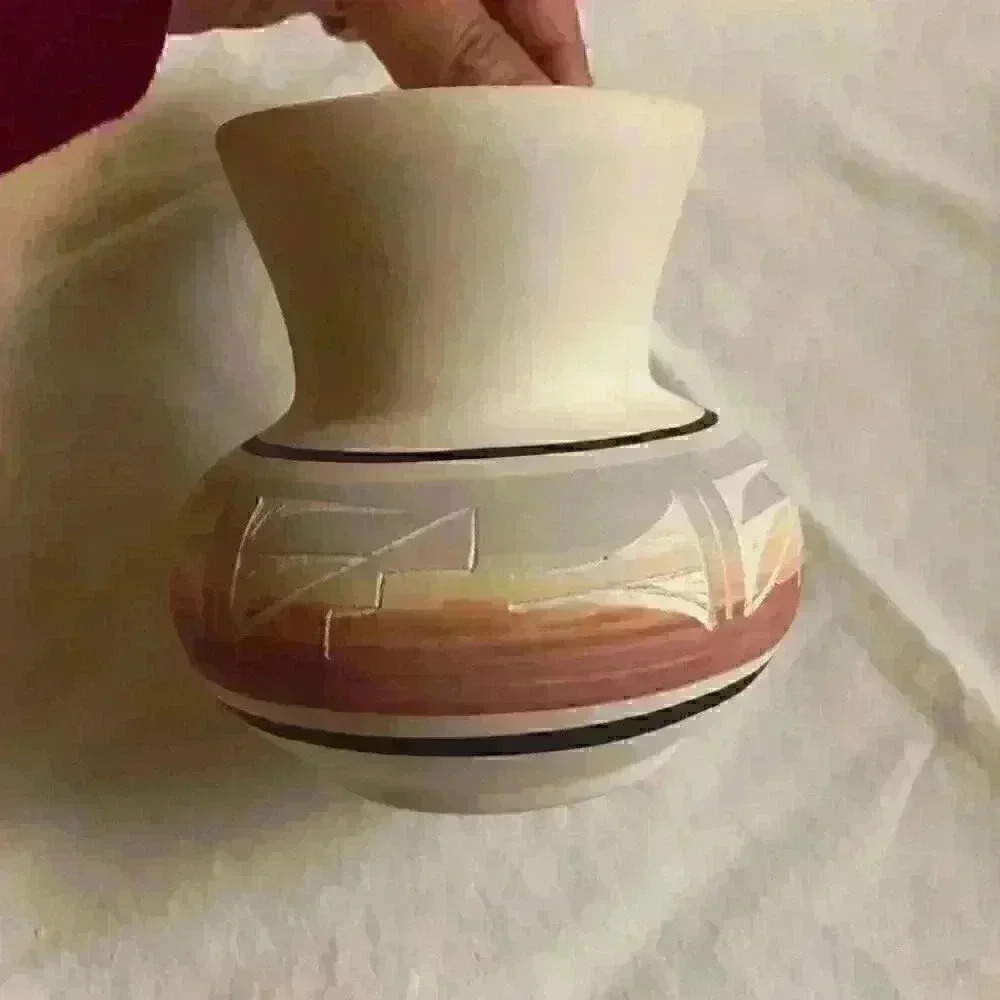 VTG Signed Native American Pottery Silas NAVAJO Va